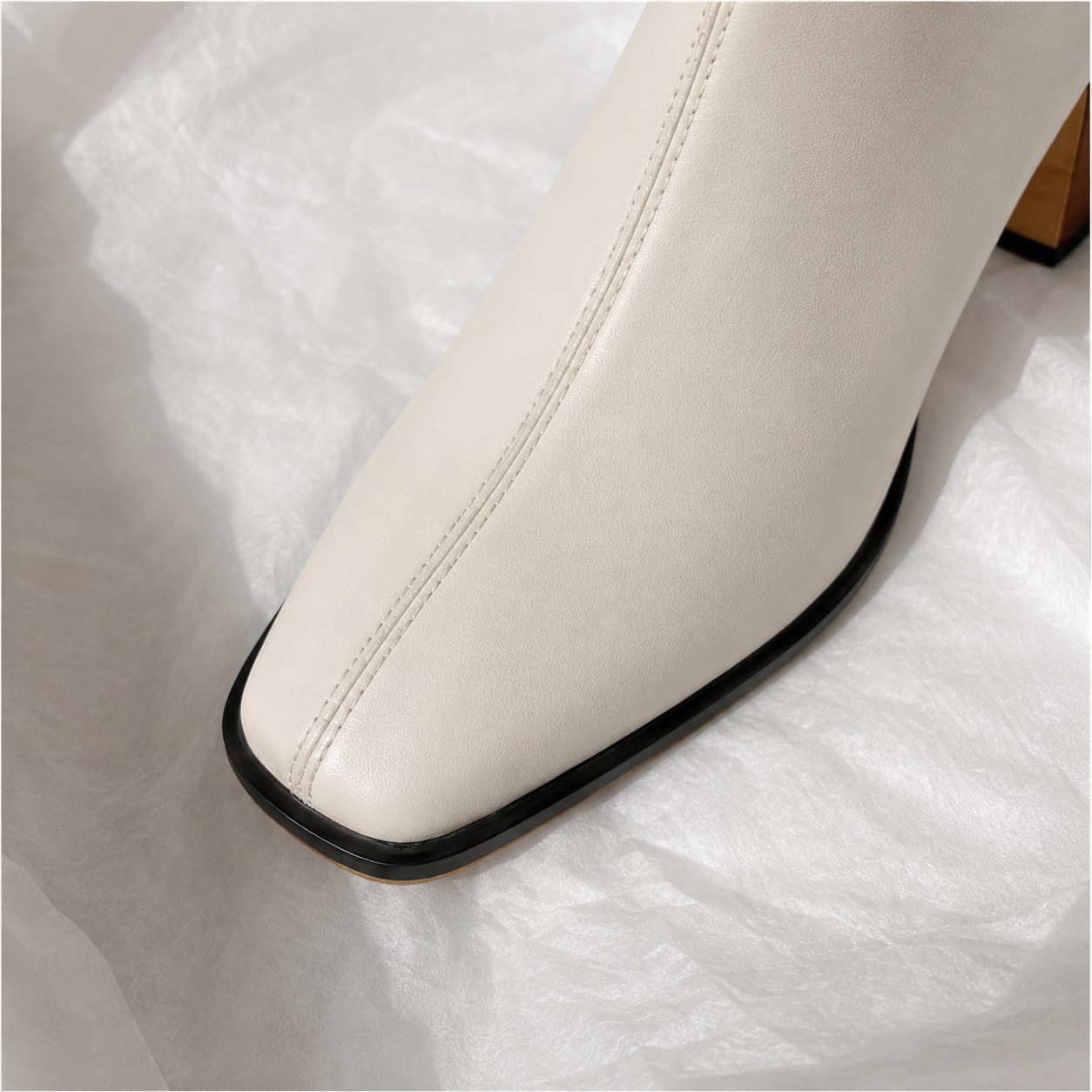 Bota cano curto branca salto grosso — par completo