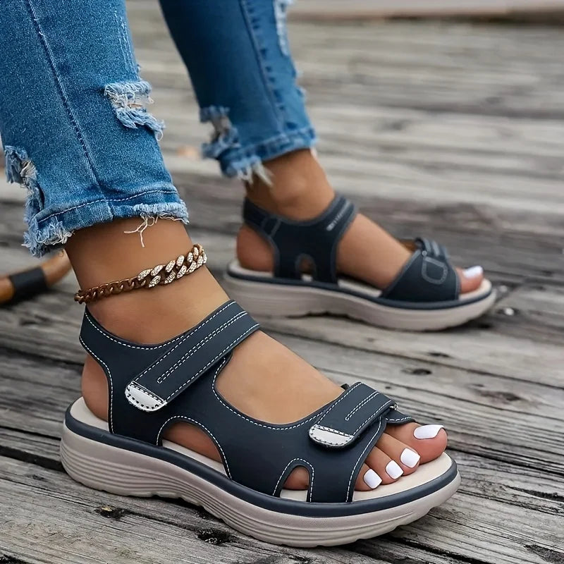 Sandália feminina preta wedge — look praia