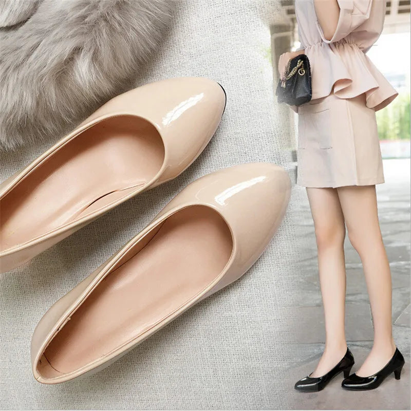 Scarpin bege slip on — traseira