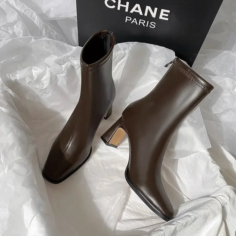 Ankle boot vintage bico quadrado salto grosso branca — lateral - Valent