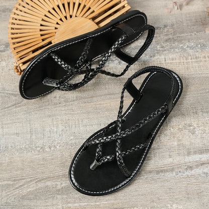Sandália feminina flat trançada vazada clip toe preta — vista frontal
