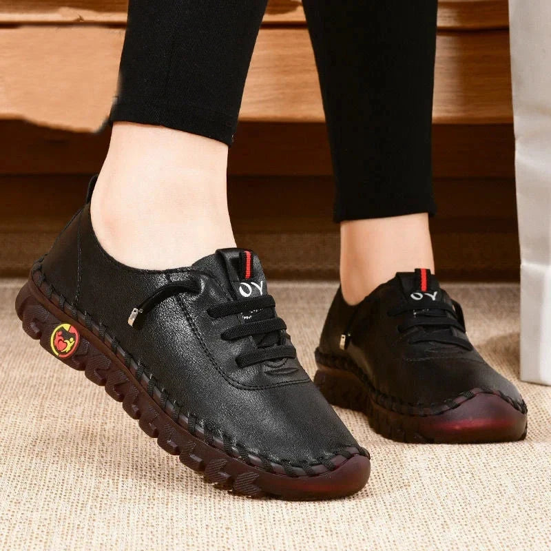 Tênis feminino slip on couro preto — traseira