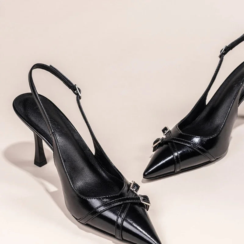 Scarpin preto fivela decorativa — par completo