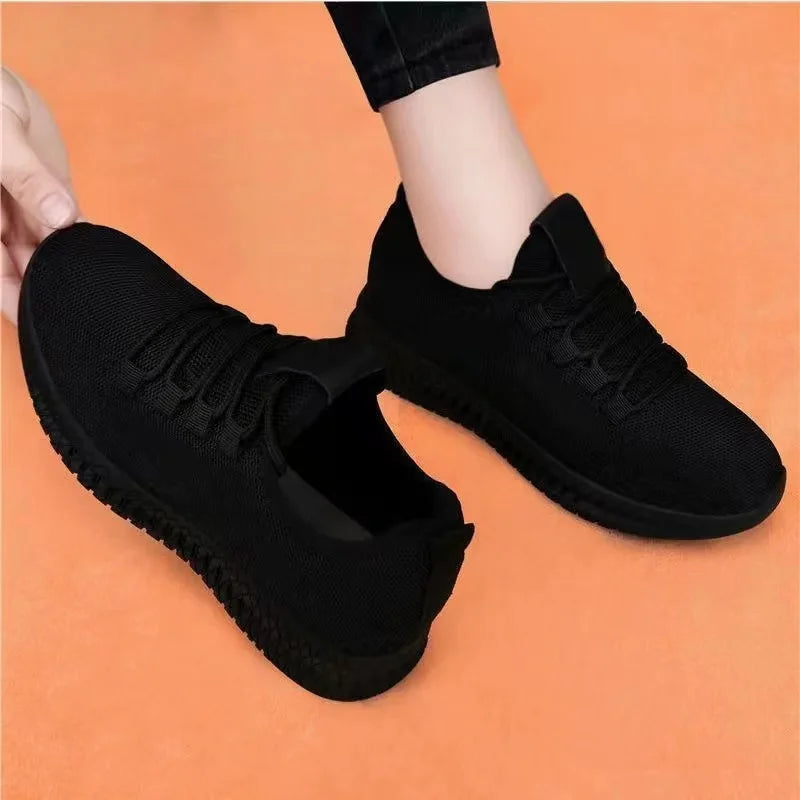 Tênis feminino plataforma antiderrapante preto — detalhe sola antiderrapante