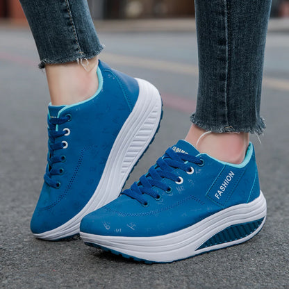 Tênis feminino plataforma azul lago — detalhe sola
