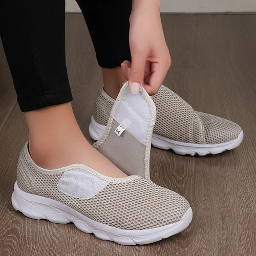 Tênis feminino ortopédico pés largos velcro bege — vista frontal