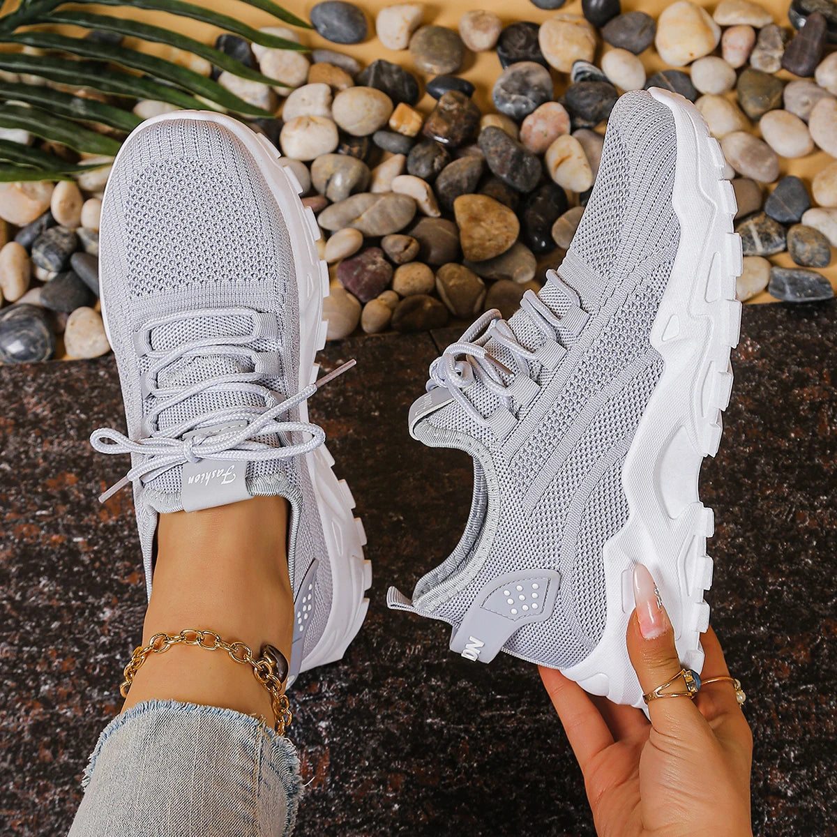 Tênis feminino esportivo mesh sola macia vermelho — detalhe mesh