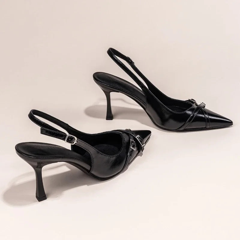 Scarpin preto salto fino — traseira