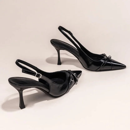 Scarpin preto salto fino — traseira