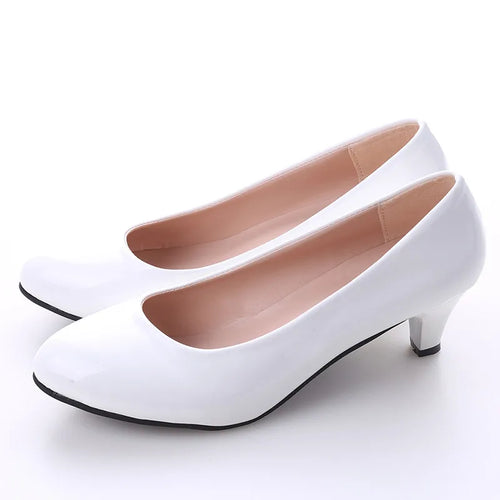 Scarpin feminino bico fino salto médio slip on branco — vista frontal