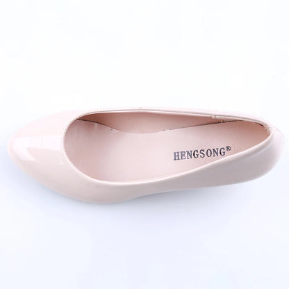 Scarpin preto slip on — look clássico