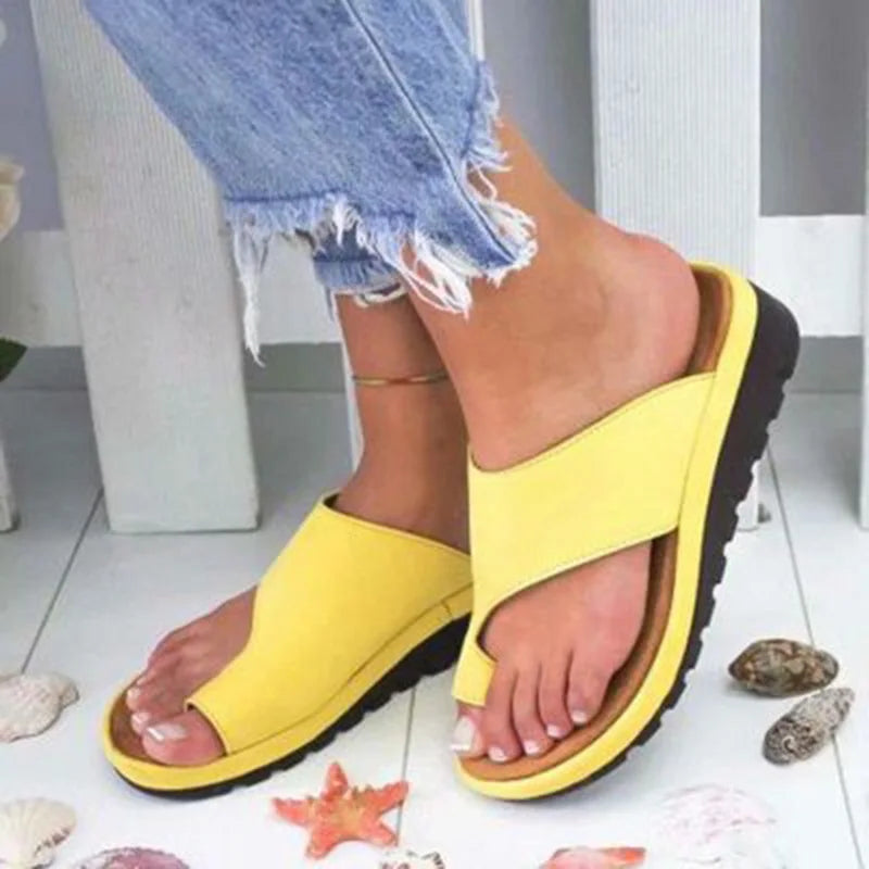 Sandália flat ortopédica preta — detalhe bico