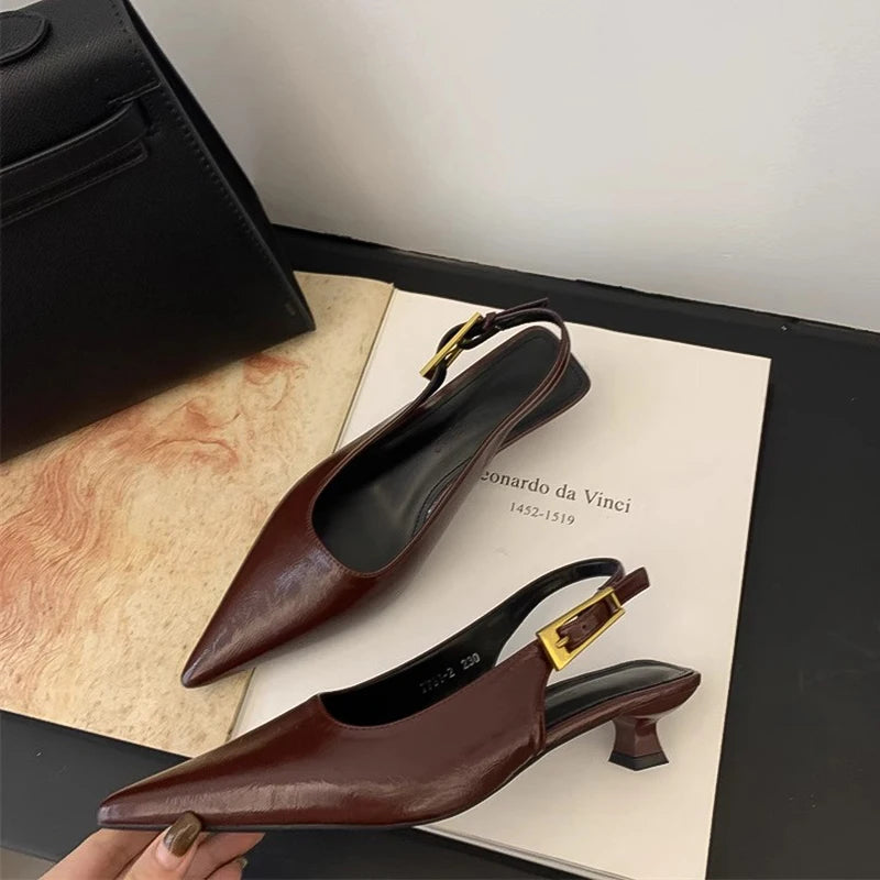 Sandália feminina mule slingback bico fino salto baixo vinho — vista frontal