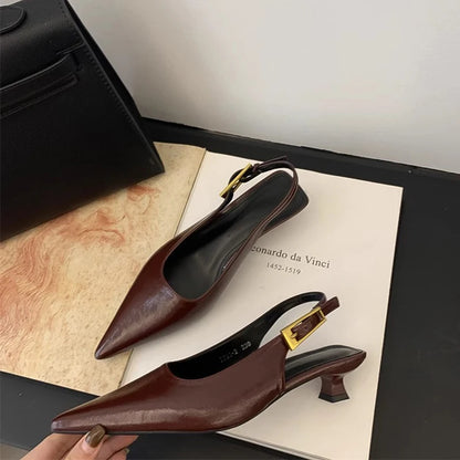 Sandália feminina mule slingback bico fino salto baixo vinho — vista frontal