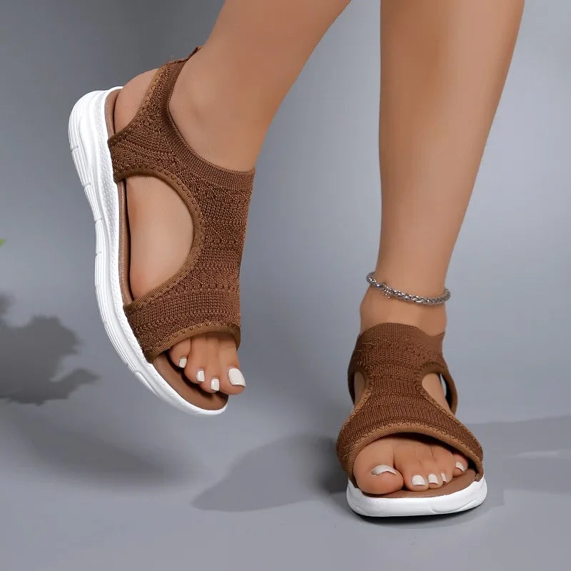 Sandália feminina bege plataforma — look verão