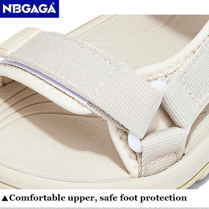 Sandália bege velcro — detalhe sola antiderrapante