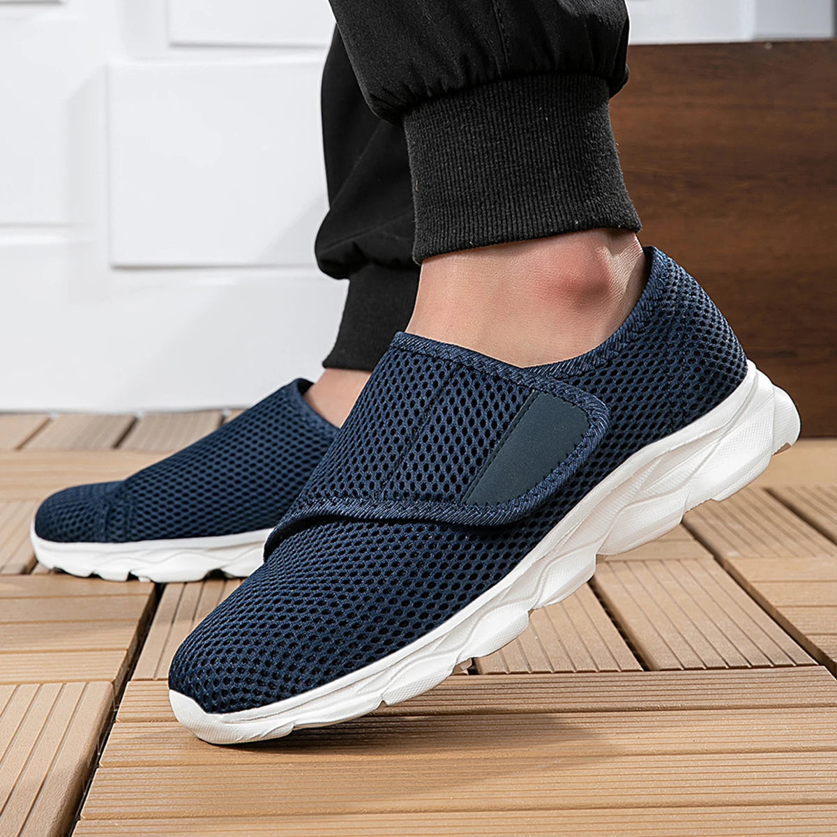 Tênis feminino ortopédico pés largos velcro azul — vista superior