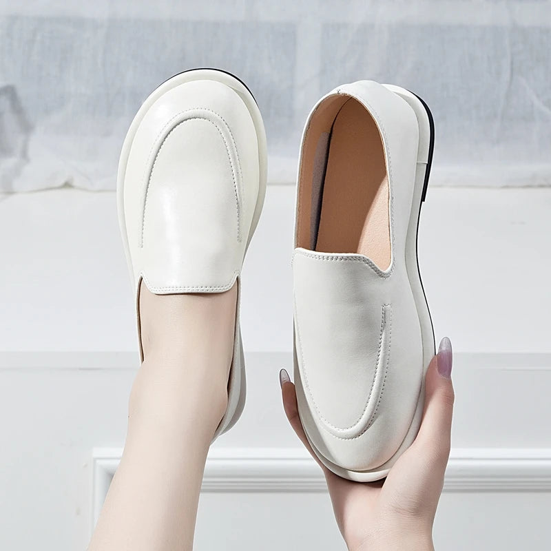 Loafer couro genuíno preto lateral bico redondo - Valent