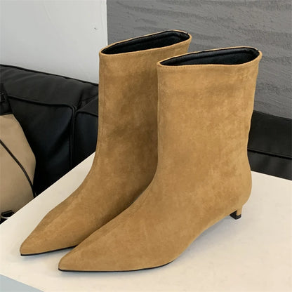Ankle boot bico fino salto baixo vintage eilyken café — vista frontal - Valent