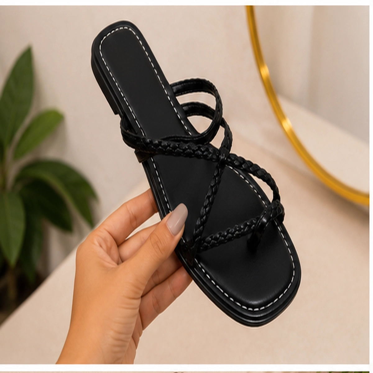 Sandália Feminina Flat Trançada Vazada Clip Toe Praia | Preta