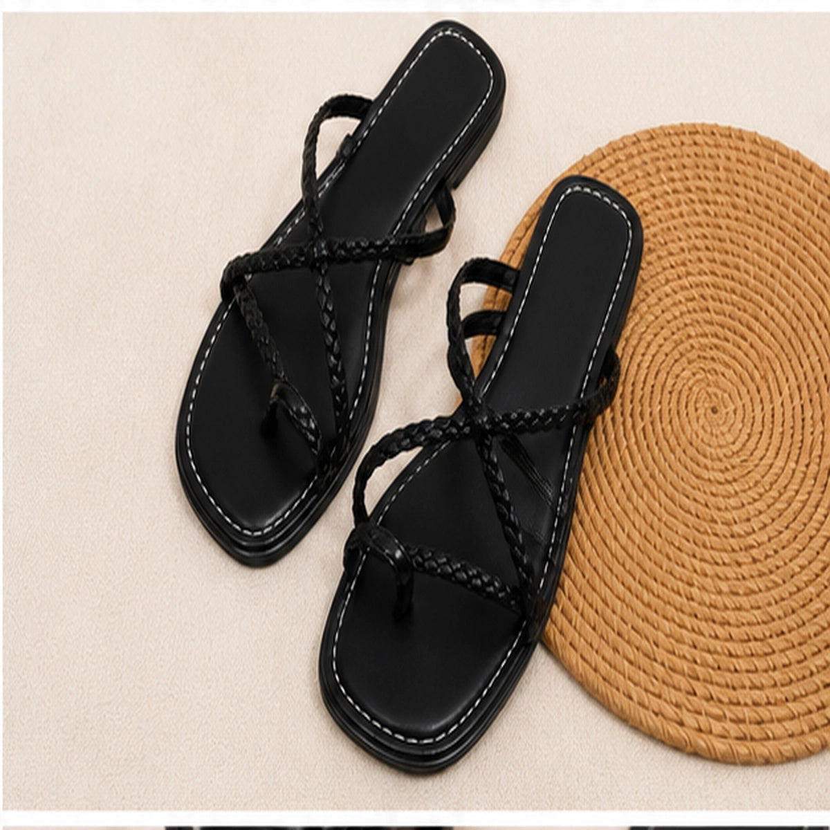 Sandália Feminina Flat Trançada Vazada Clip Toe Praia | Preta